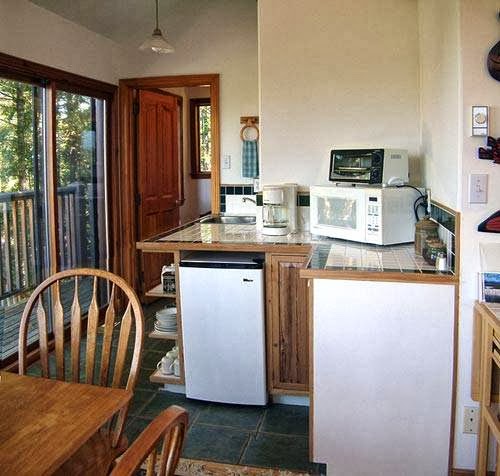 Cufra Cliffs Bed and Breakfast | 410 Pilkey Point Rd, Thetis Island, BC V0R 2Y0, Canada | Phone: (250) 246-1509