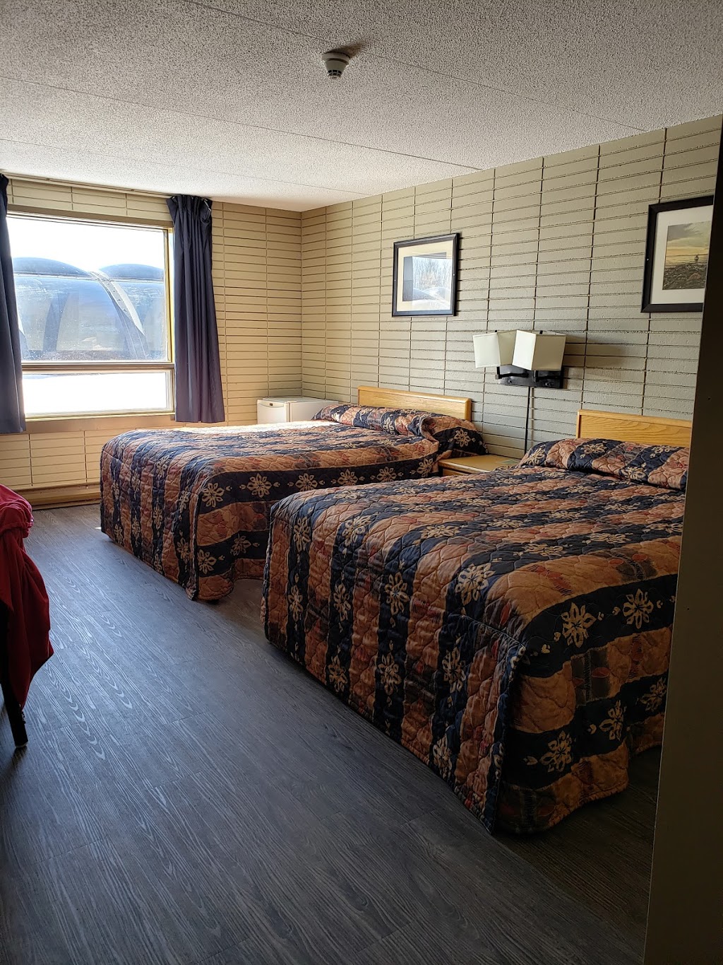 Ramada Landmark Inn | 1010 Dawson Rd, Thunder Bay, ON P7B 5J4, Canada | Phone: (807) 767-1681