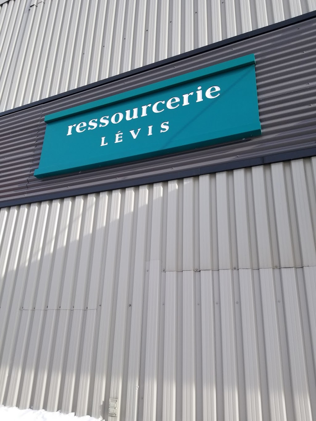 Ressourcerie de Lévis | 404 Avenue Taniata, Saint-Romuald, QC G6W 5M6, Canada | Phone: (418) 838-8889