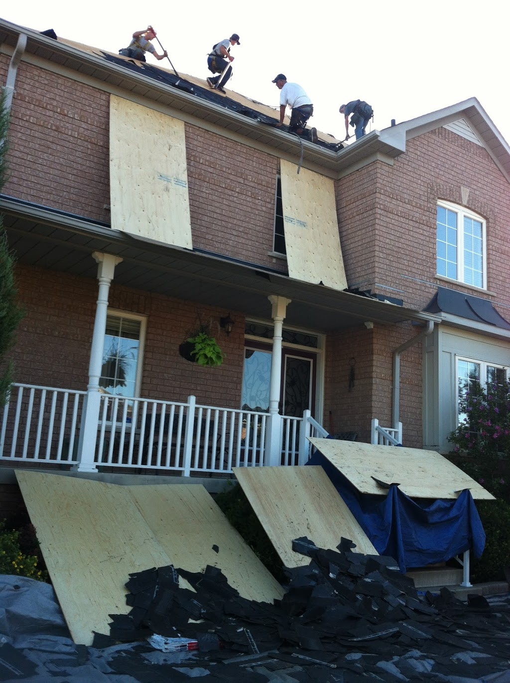 Home pro roofing | 100 Seneca Ave, Hamilton, ON L9B 1L9, Canada | Phone: (905) 807-9333