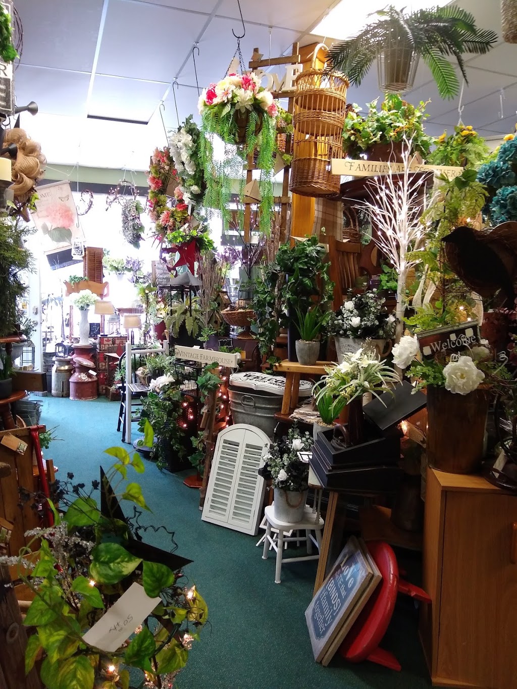 Cathys Crafts Lucknow | 603 Campbell St, Lucknow, ON N0G 2H0, Canada | Phone: (519) 525-3456