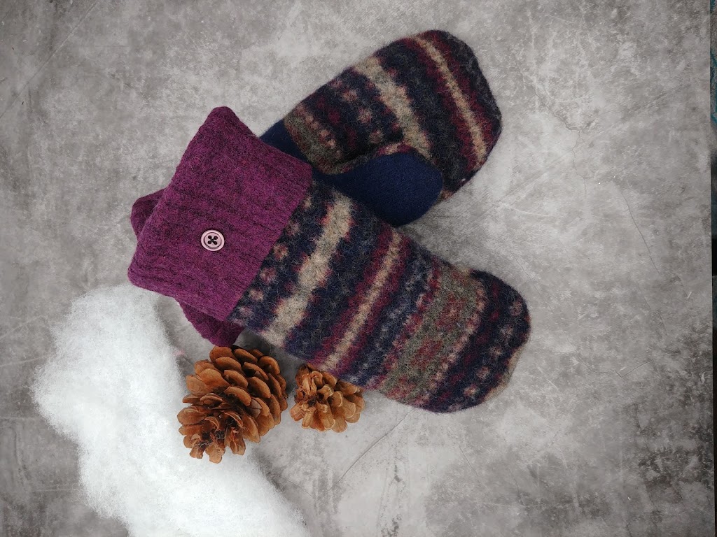 Cozy Mitts by Lorraine | 9910 Morning Glory Rd, Pefferlaw, ON L0E 1N0, Canada | Phone: (416) 708-4247