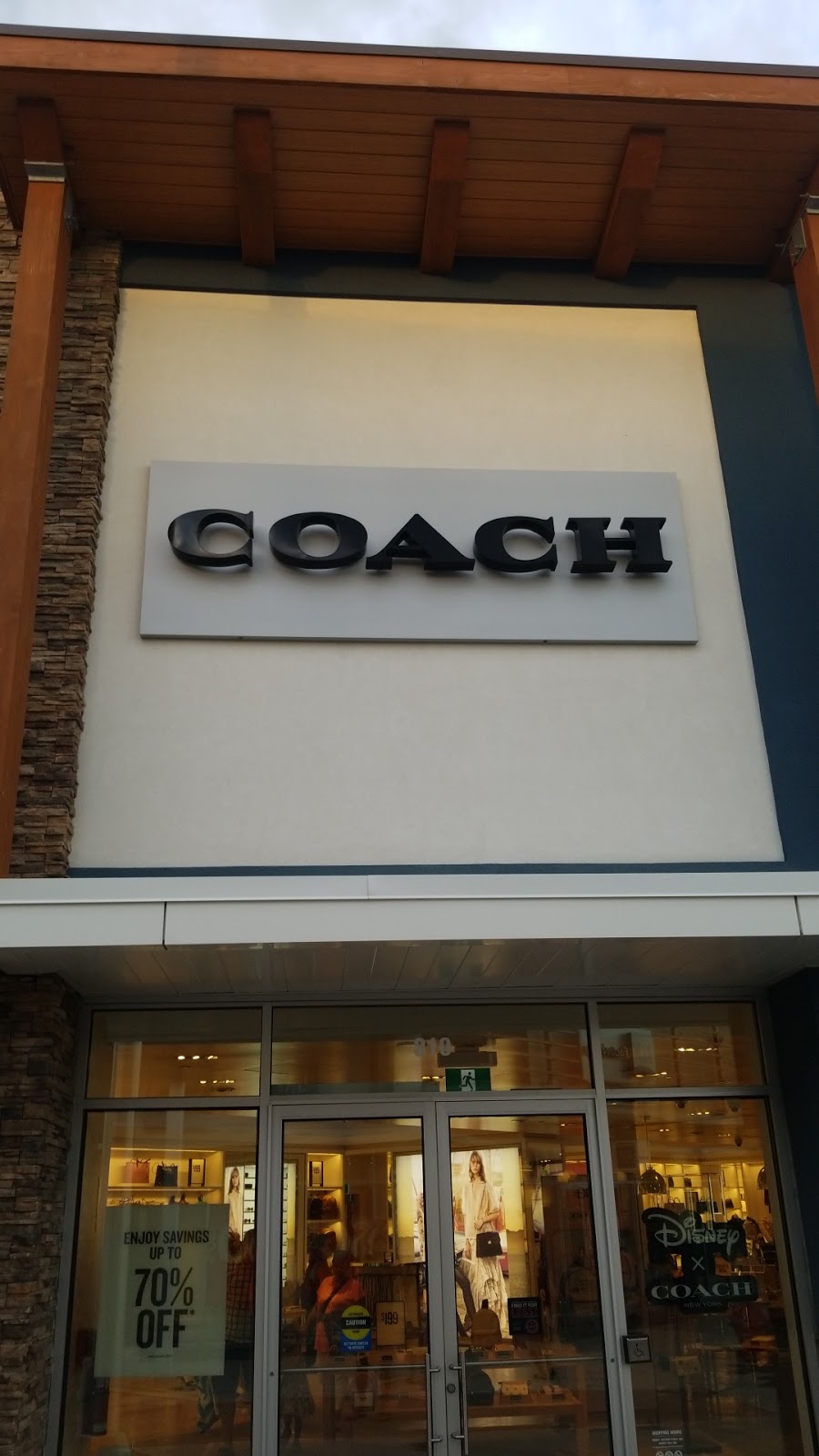 COACH OTTAWA | Tanger Outlets, 8555 Campeau Dr #810, Kanata, ON K2T 1B7, Canada | Phone: (613) 836-6030