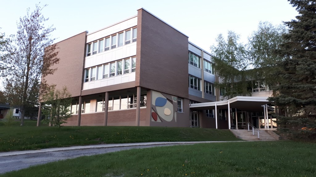 École de la Montée (Pavillon Le Ber) | 940 Rue de la Sainte-Famille, Sherbrooke, QC J1E 1V1, Canada | Phone: (819) 822-5333