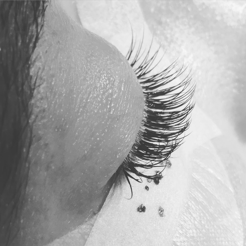 Lash Salon by Regina | Upstairs at M Salon, 1100 Lorne Park Rd, Mississauga, ON L5H 3A3, Canada | Phone: (416) 806-5215