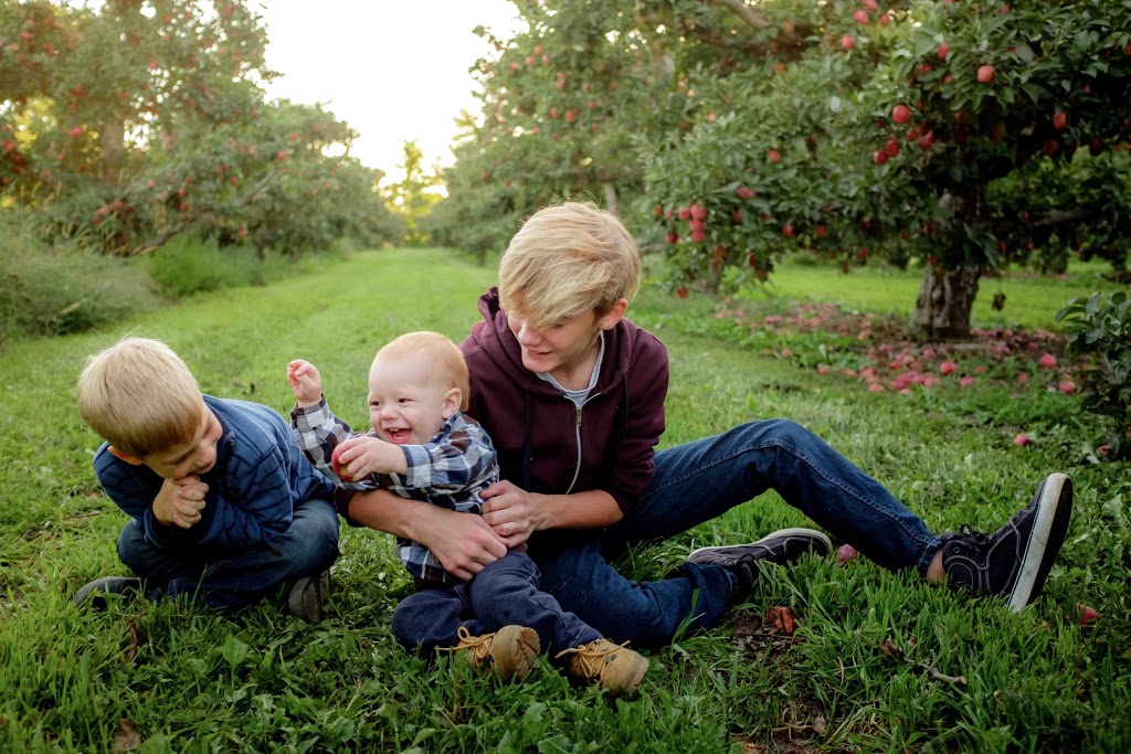 Acorn & Oak Family Photography | Old Highway 2, Trenton, ON K8V 5P5, Canada | Phone: (613) 394-3476