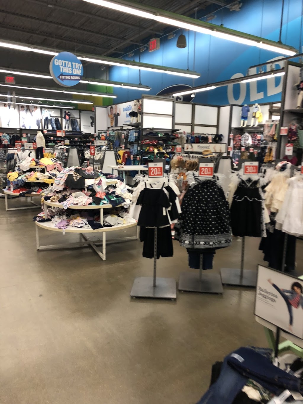 Old Navy | 830 St James St, Winnipeg, MB R3G 3J7, Canada | Phone: (204) 786-3868