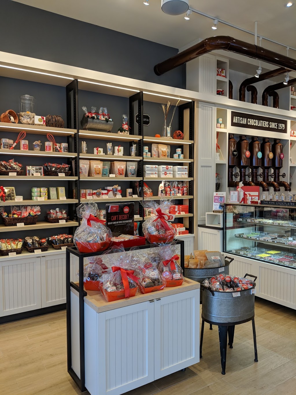 Chocolats Favoris | 1055 Greenbank Rd #7, Nepean, ON K2J 1V8, Canada | Phone: (613) 823-4777