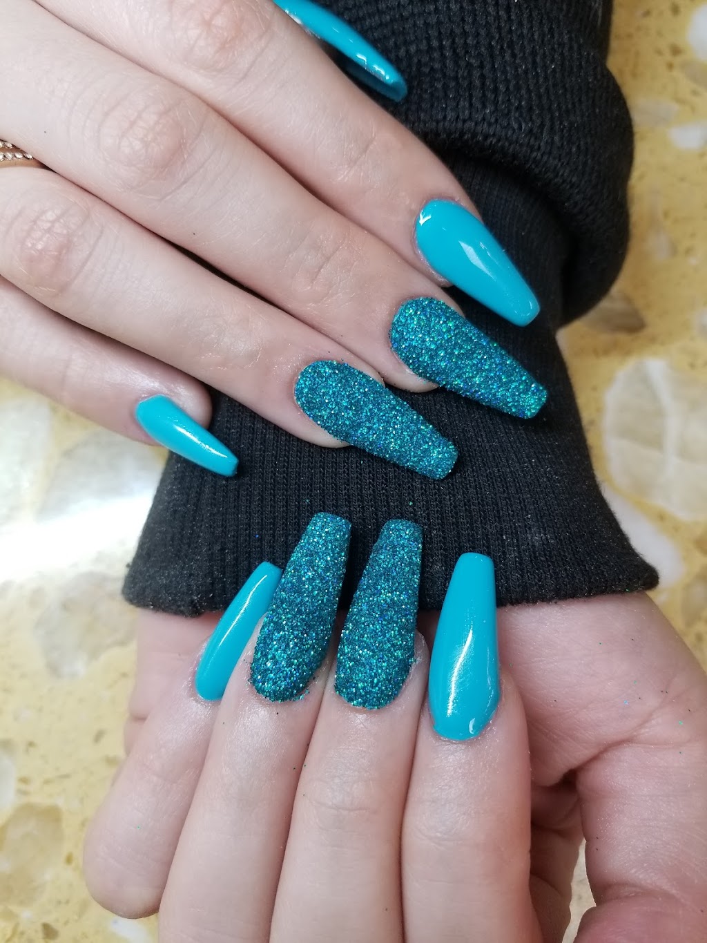 Deluxe Nails | 3034 Granville Dr NW, Edmonton, AB T5T 4V3, Canada | Phone: (780) 540-0079