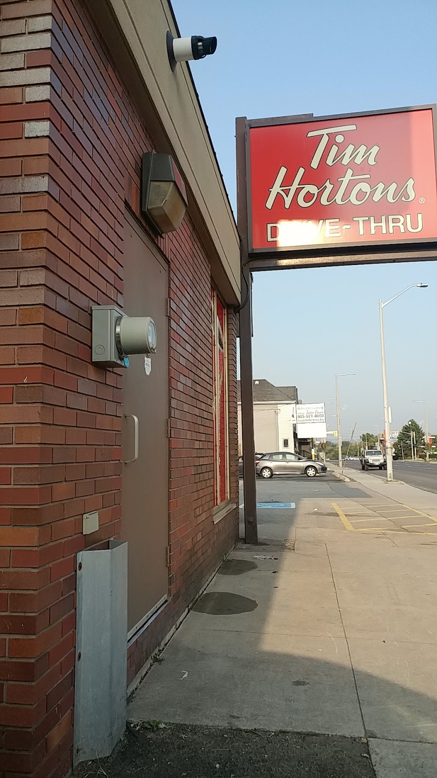 Tim Hortons | 443 Main St W, Hamilton, ON L8P 1K5, Canada | Phone: (905) 528-7337