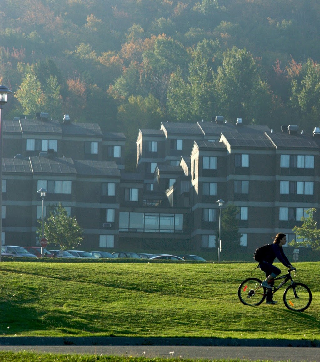 Résidences étudiantes - SECTEUR G - Université de Sherbrooke | Immeubles G, 2500 Bd de lUniversité, Sherbrooke, QC J1K 2R1, Canada | Phone: (819) 821-8000 ext. 62669