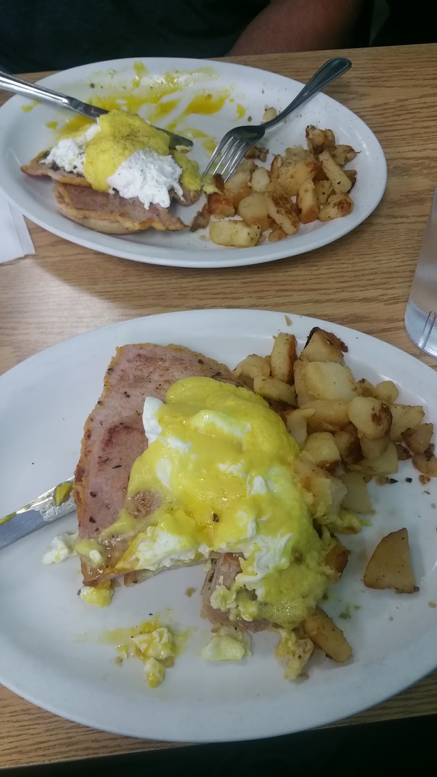 Louies Diner | 466 Steeles Ave E, Milton, ON L9T 3P7, Canada | Phone: (905) 693-0404