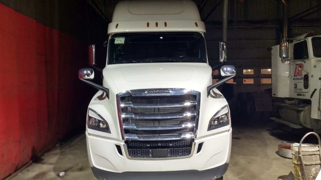 CAMIONS TROIS-RIVIÈRES | 300 Rue Quenneville, Trois-Rivières, QC G9B 1X6, Canada | Phone: (819) 377-9997