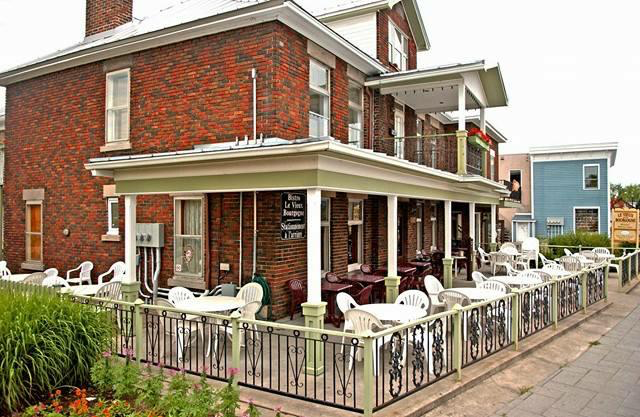 Le Vieux Bourgogne | 1718 Av. Bourgogne, Chambly, QC J3L 1Z2, Canada | Phone: (450) 658-7572