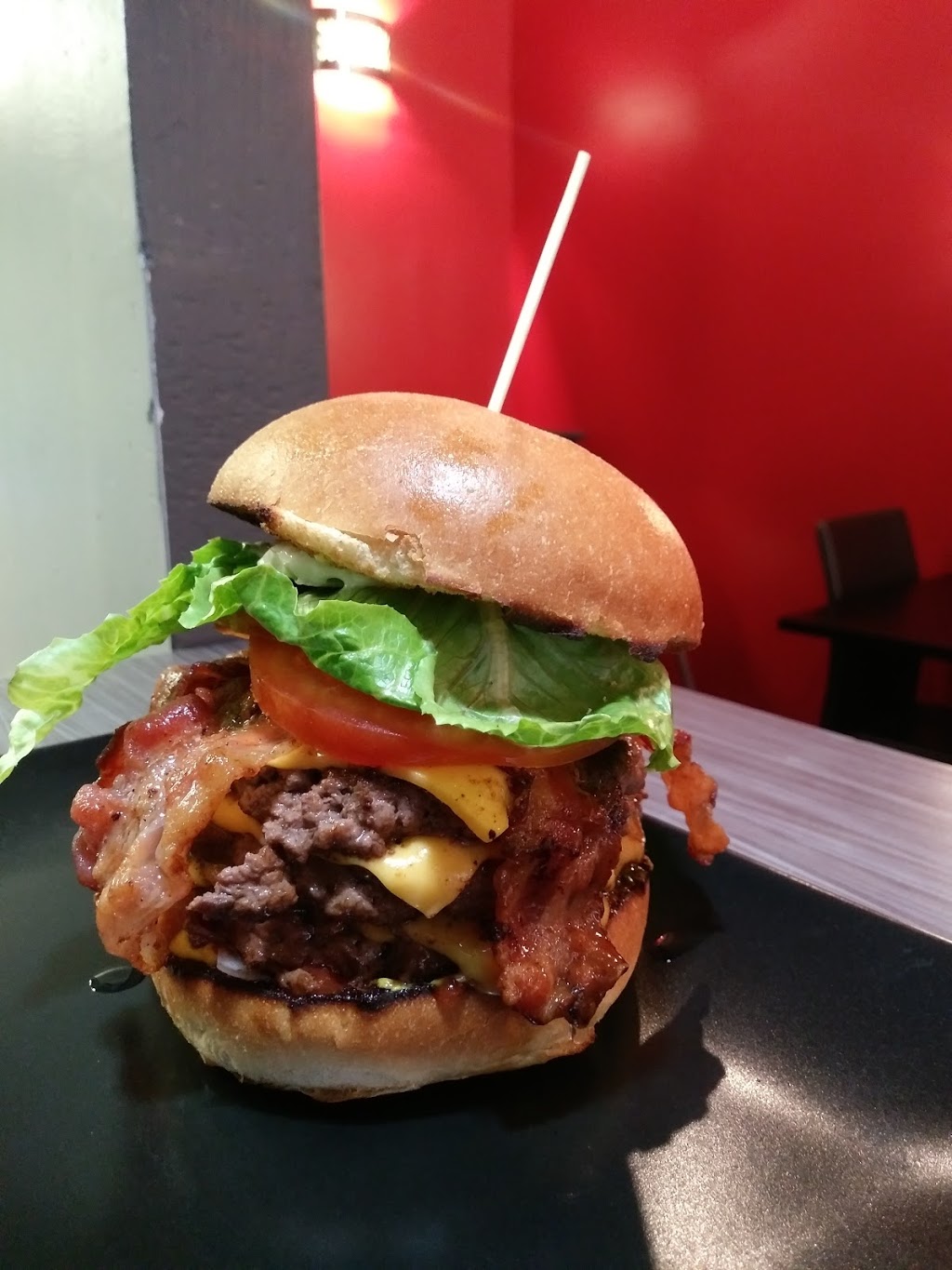 Capitales burgers | 8612 Rue Centrale, LaSalle, QC H8P 1N5, Canada | Phone: (514) 419-7788