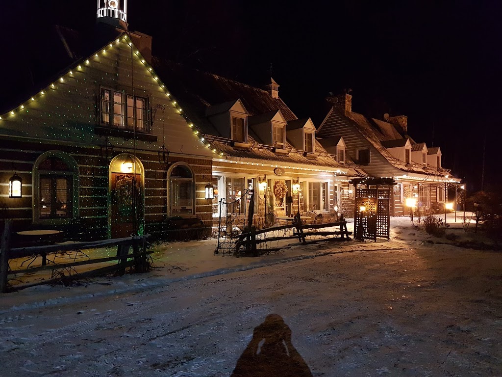 Le Petit Clocher Gîte Touristique B & B | 216 Avenue de lÉglise, Saint-Sauveur, QC J0R 1R7, Canada | Phone: (450) 227-7576