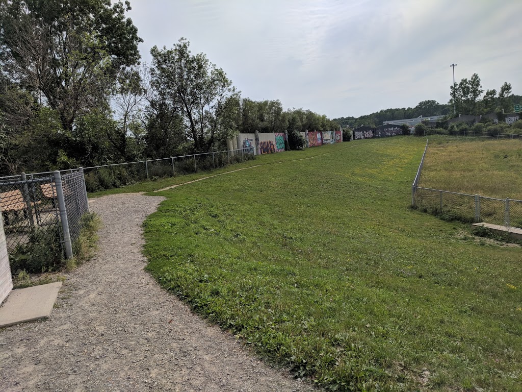 dog park Falco (Laval-des-Rapides) | 5V2, 6e Rue, Laval, QC H7N 5V2, Canada