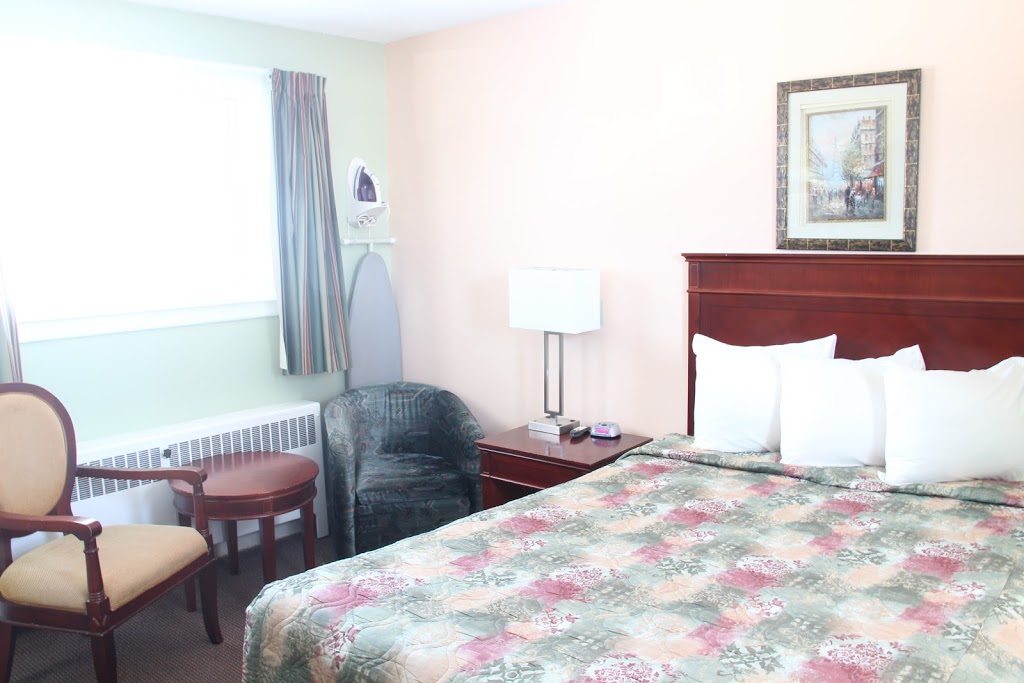 Perth Plaza Motel | 40 Dufferin St, Perth, ON K7H 3A6, Canada | Phone: (613) 264-1022