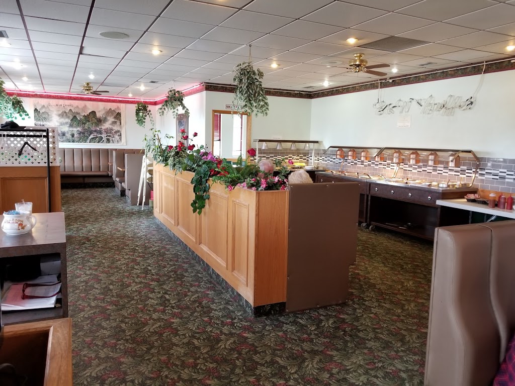 E & W Restaurant | 1011 2 St N, Three Hills, AB T0M 2A0, Canada | Phone: (403) 443-2388