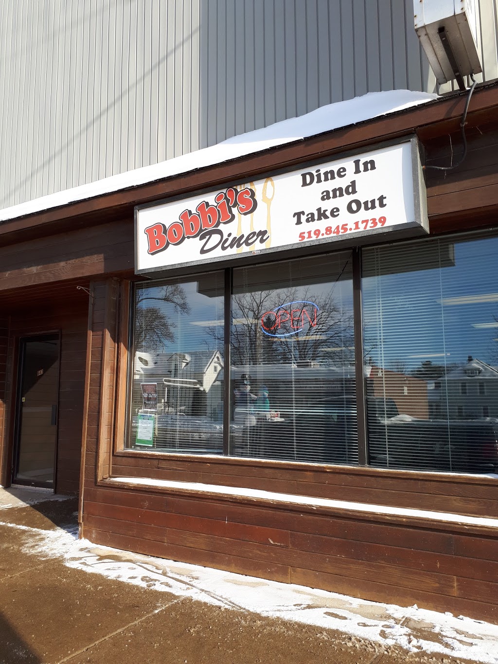 Bobbis Diner | 641 Broadway St, Wyoming, ON N0N 1T0, Canada | Phone: (519) 845-1739