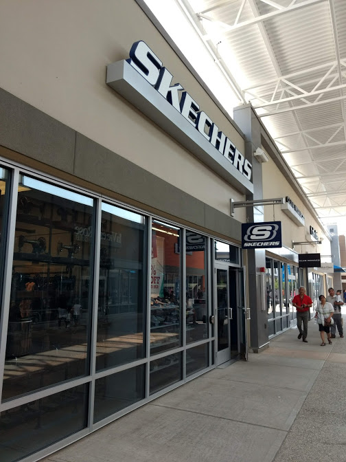 SKECHERS Factory Outlet | 13722 Steeles Ave W #303, Halton Hills, ON L7G 5G2, Canada | Phone: (905) 636-0033