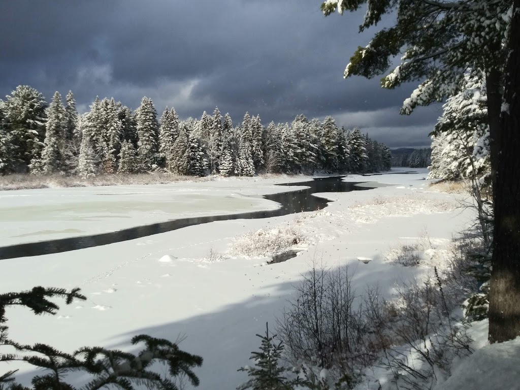 Le chalet de la rivière ouareau | 1560 Avenue du Castor, Chertsey, QC J0K 3K0, Canada | Phone: (514) 655-4060