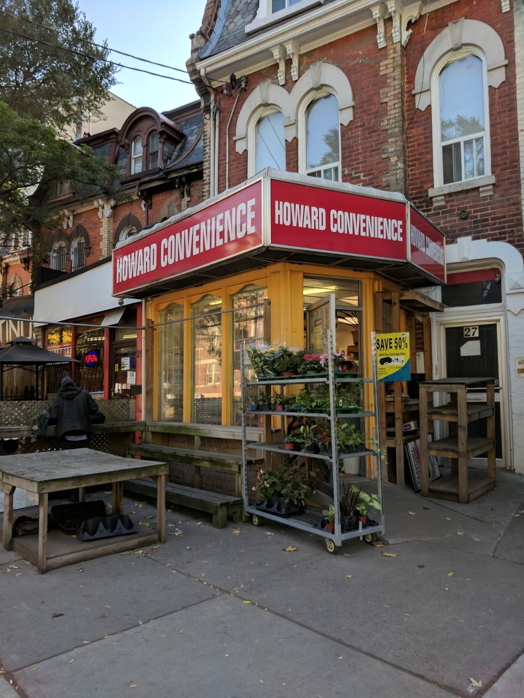 Howards Convenience store | 407 Bleecker St, Toronto, ON M4X 1J6 Bleecker St, Toronto, ON M4X 1J6, Canada