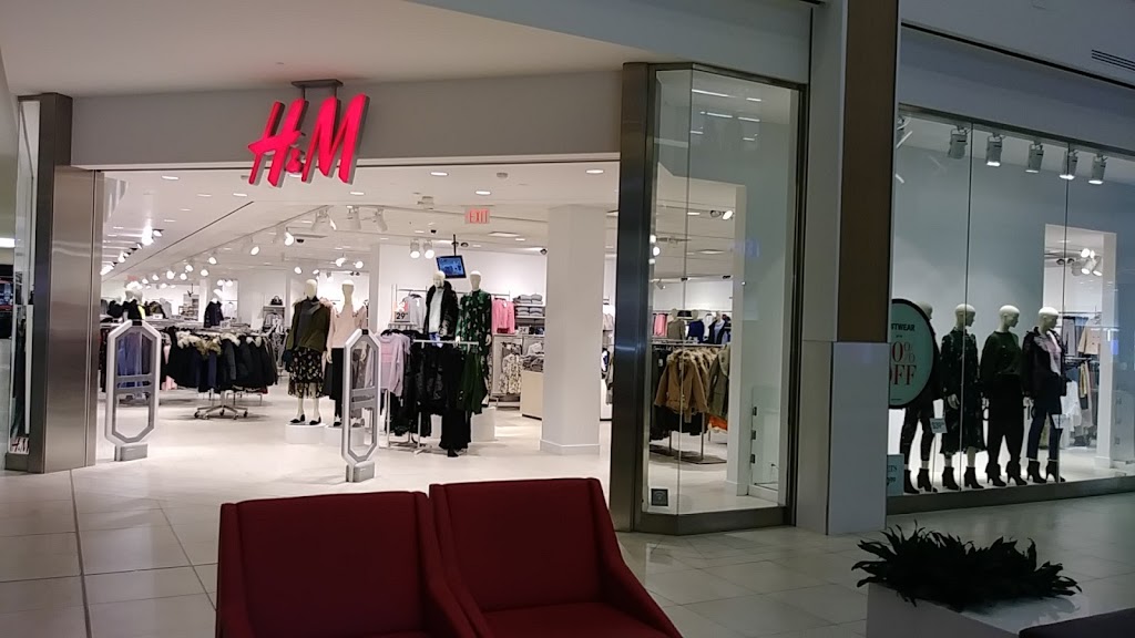 H&M | 240 Leighland Ave, Oakville, ON L6H 3H6, Canada | Phone: (855) 272-7007