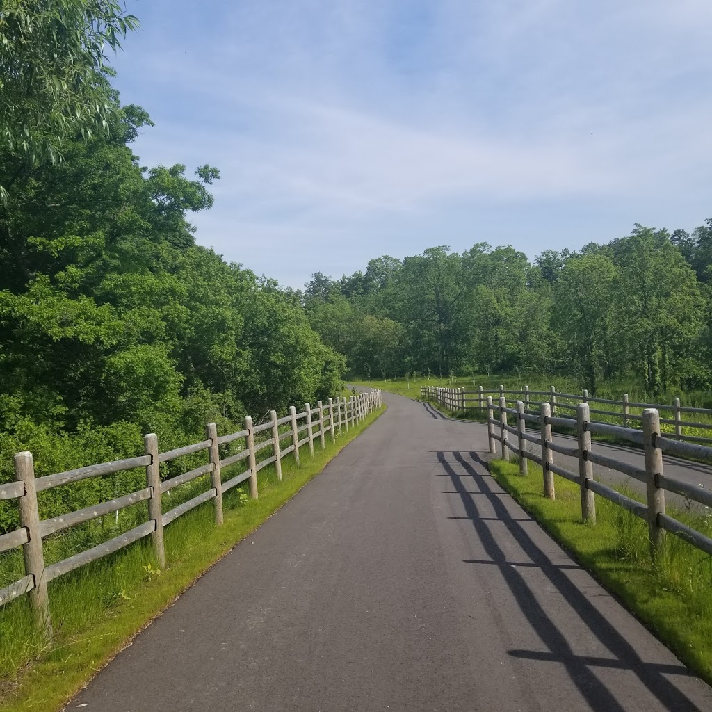 Etobicoke Creek Trail (Eglinton Entrance) | Unnamed Road, Etobicoke, ON M9C 5A5, Canada