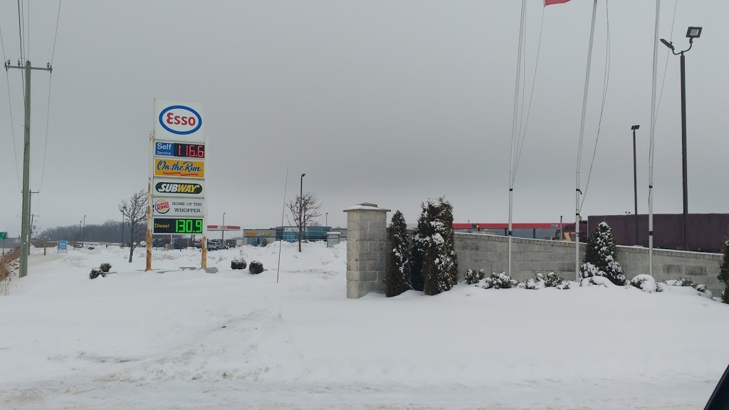 Esso | 5906 Oil Heritage Rd, Wyoming, ON N0N 1T0, Canada | Phone: (519) 845-3249