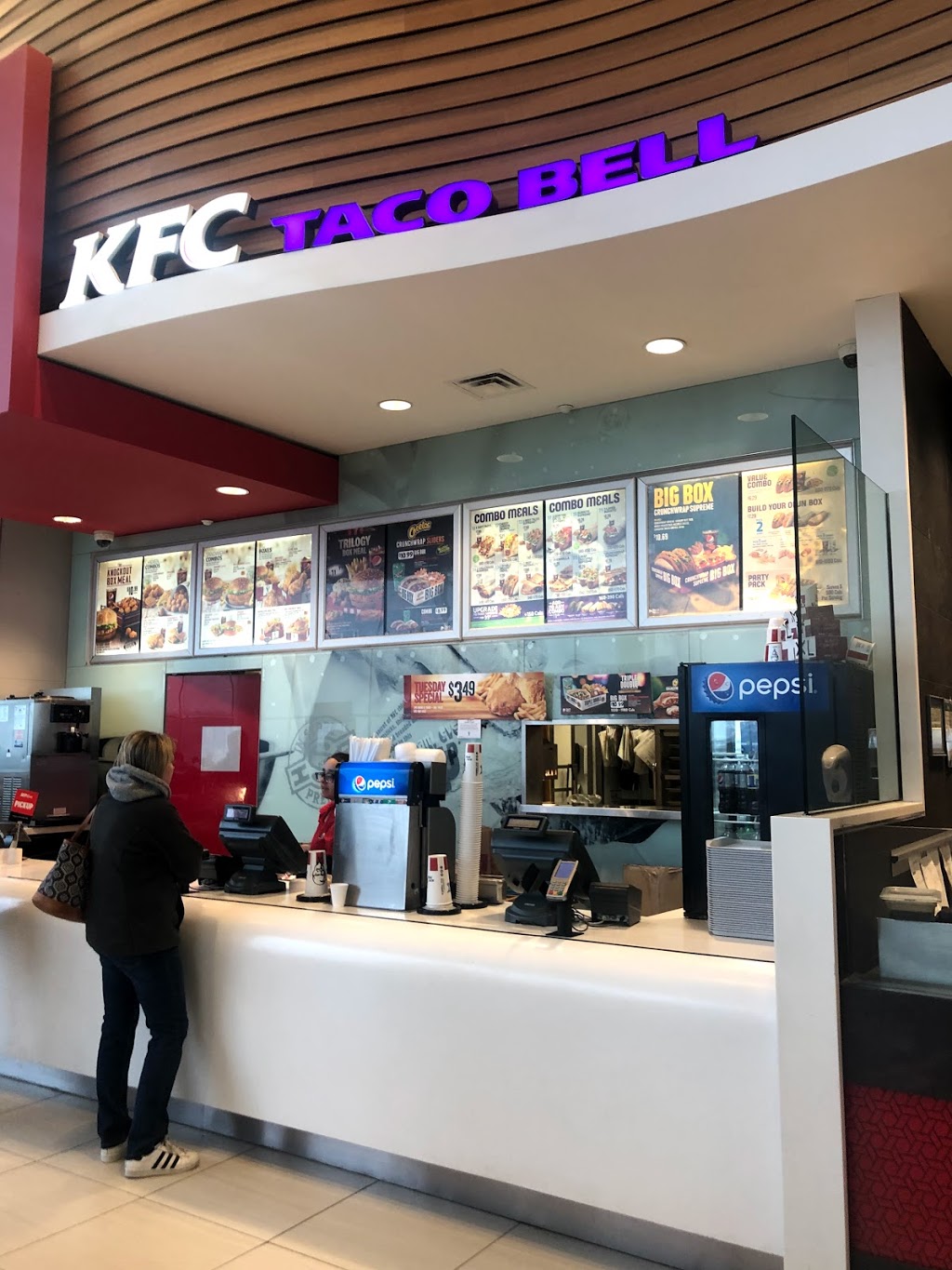 KFC | 5100 Erin Mills Pkwy, Mississauga, ON L5M 4Z5, Canada | Phone: (905) 828-6996