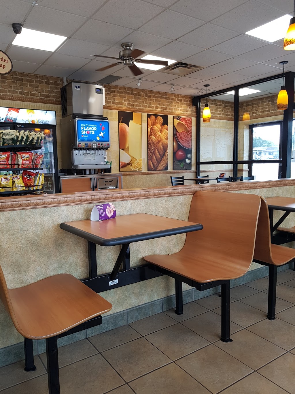 Subway | 941 Hamilton Rd Hamilton-Highbury Plaza, Unit 3, London, ON N5Z 1W5, Canada | Phone: (519) 659-6864