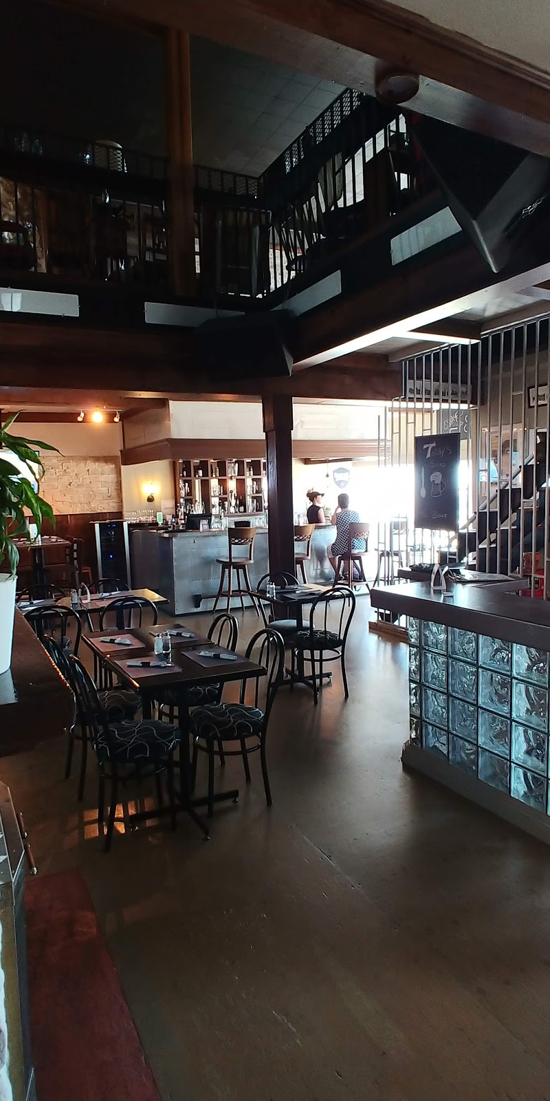 Resto-Pub du quai | 80 Rue du Quai, La Malbaie, QC G5A 2Y2, Canada | Phone: (418) 202-0902