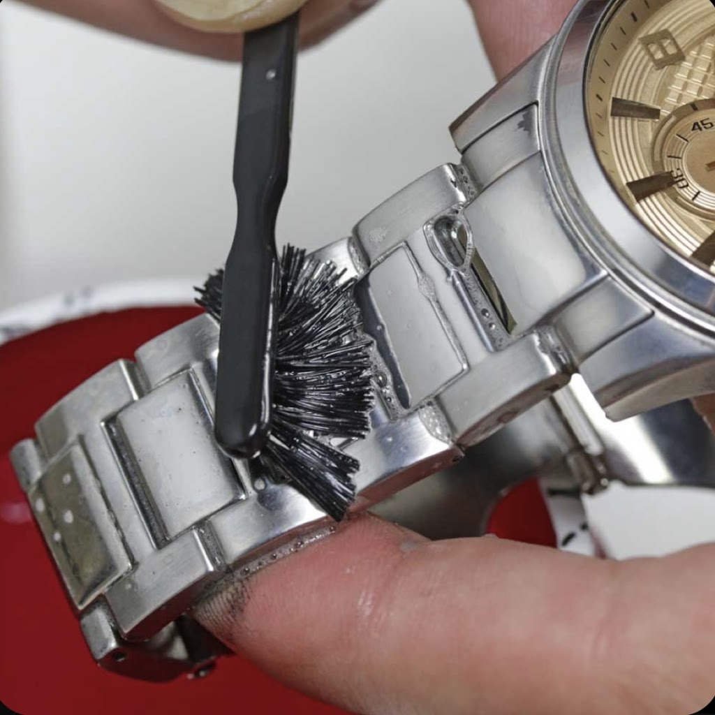 A1 Watch and Jewelry Repair | 15 Halcyon Ln, Toronto, ON M2M 4M5, Canada | Phone: (647) 510-4510