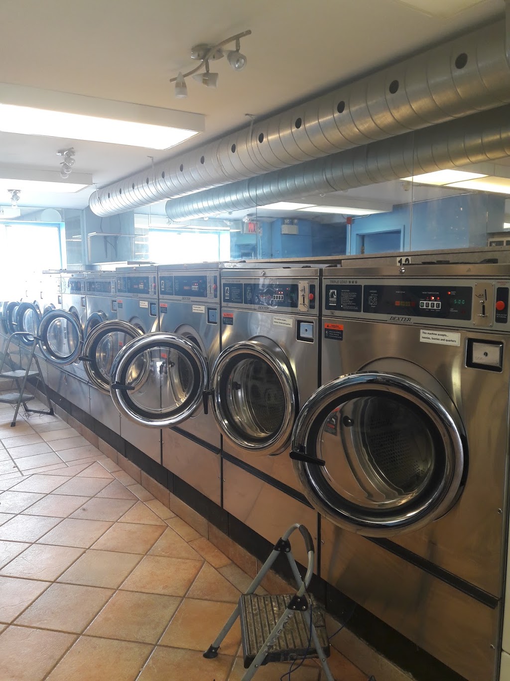 J & J Coin laundry | 1750 Victoria Park Ave, North York, ON M1R 1R4, Canada | Phone: (416) 800-7614