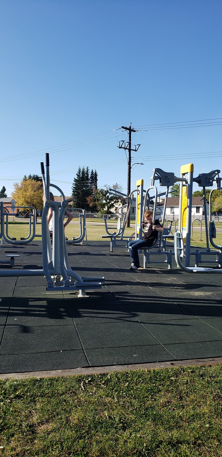 Riverside Meadows Outdoor Gym | 5204 Kerry Wood Dr, Red Deer, AB T4N 7B8, Canada | Phone: (403) 342-8299