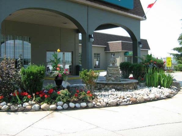 Odys Restaurant, Lounge & Patio | 580 Bruin Blvd, Woodstock, ON N4V 1E5, Canada | Phone: (519) 537-5586