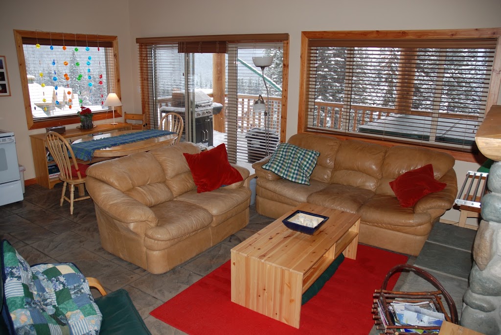 Pack Accommodations Ski Lodge | Penticton, BC V2A 8L7, Canada | Phone: (604) 864-1033