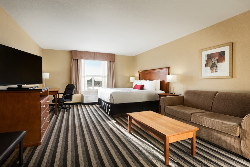 Days Inn & Suites | 8116 Sparrow Crescent, Leduc, AB T9E 8B7, Canada | Phone: (780) 986-1760