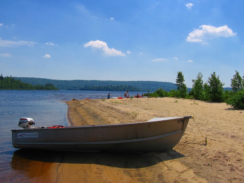 ZEC Du Lac Maison De Pierre | 5 Chem. du Lac Curières, LAscension, QC J0T 1W0, Canada | Phone: (819) 275-5017