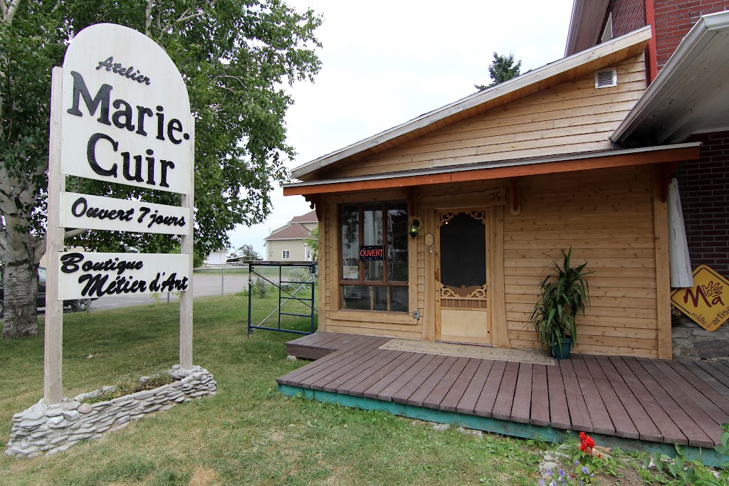 Atelier Marie-Cuir | 10 Rue du Bureau de Poste, Chambord, QC G0W 1G0, Canada | Phone: (418) 342-6603