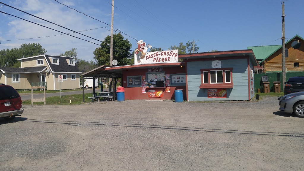 Casse Croute Pierre | 107 Montée du Lac, Plage-Saint-François, QC J0S, Canada