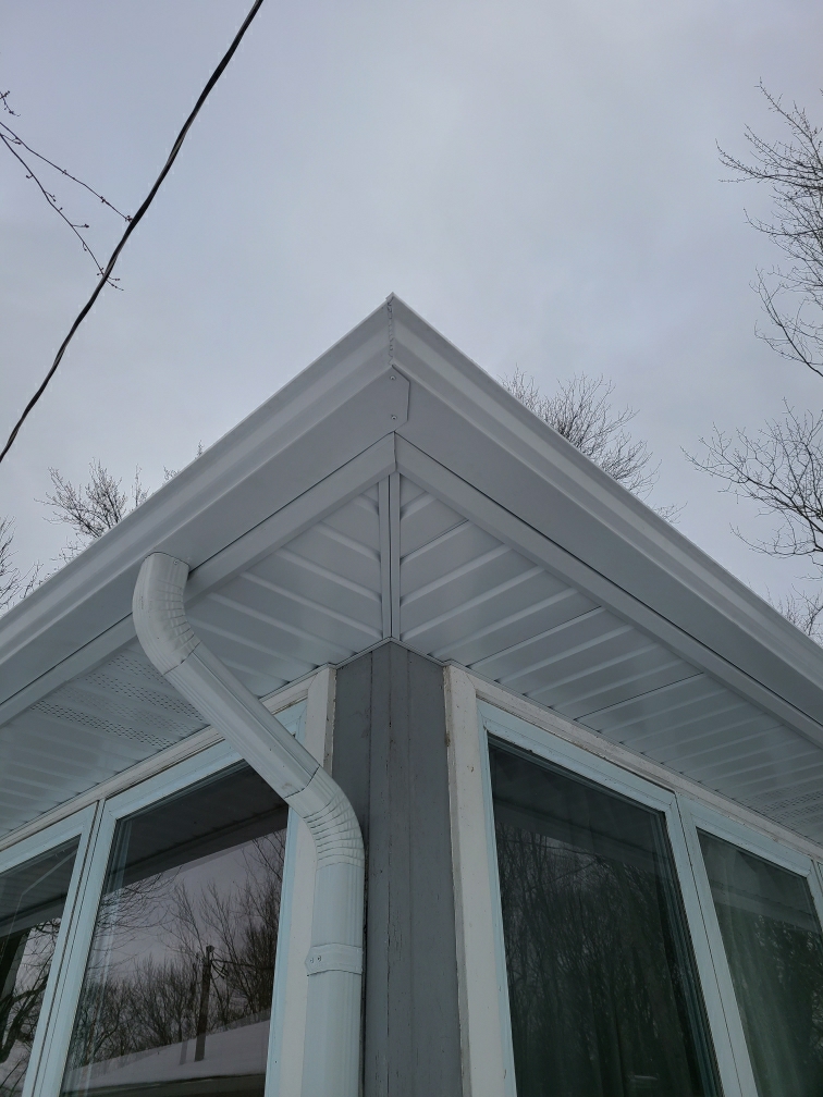 Custom Seamless Eavestrough | 2309 Four Mile Creek Rd, Niagara-on-the-Lake, ON L0S 1J0, Canada | Phone: (289) 219-0770