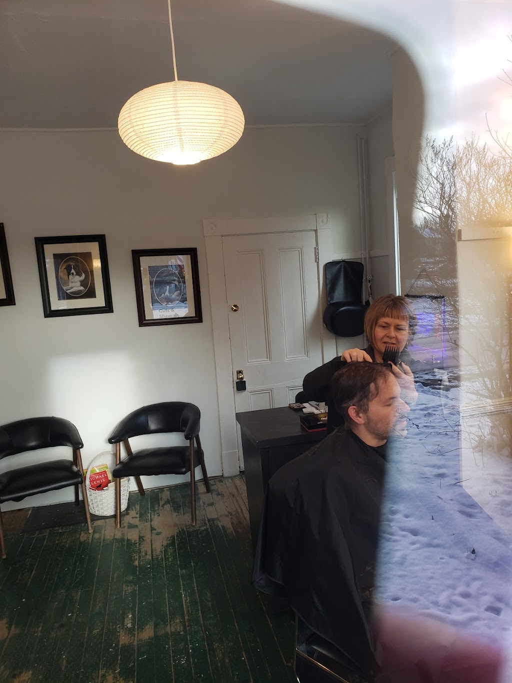 The Wee Barber | 39 Kinburn St, Mahone Bay, NS B0J 2E0, Canada | Phone: (902) 299-2528