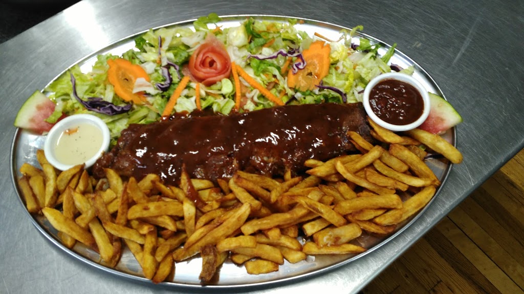 Restaurant Le Relais Enr | 399 QC-132, Saint-Pierre-les-Becquets, QC G0X 2Z0, Canada | Phone: (819) 263-2000