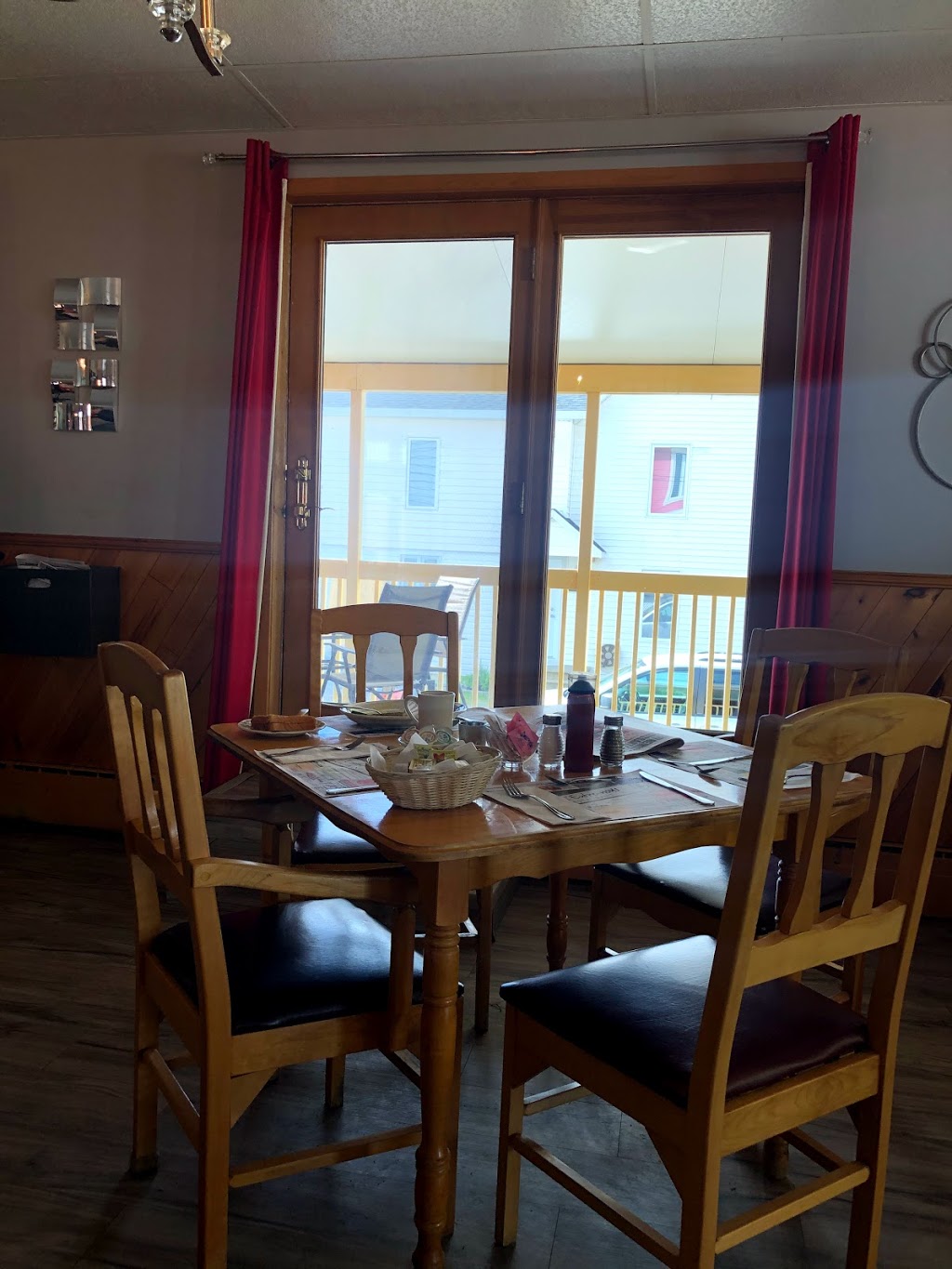 Restaurant Bar LEntre-Nous | 152 Rue Commerciale, Saint-Damien-de-Buckland, QC G0R 2Y0, Canada | Phone: (418) 789-3326