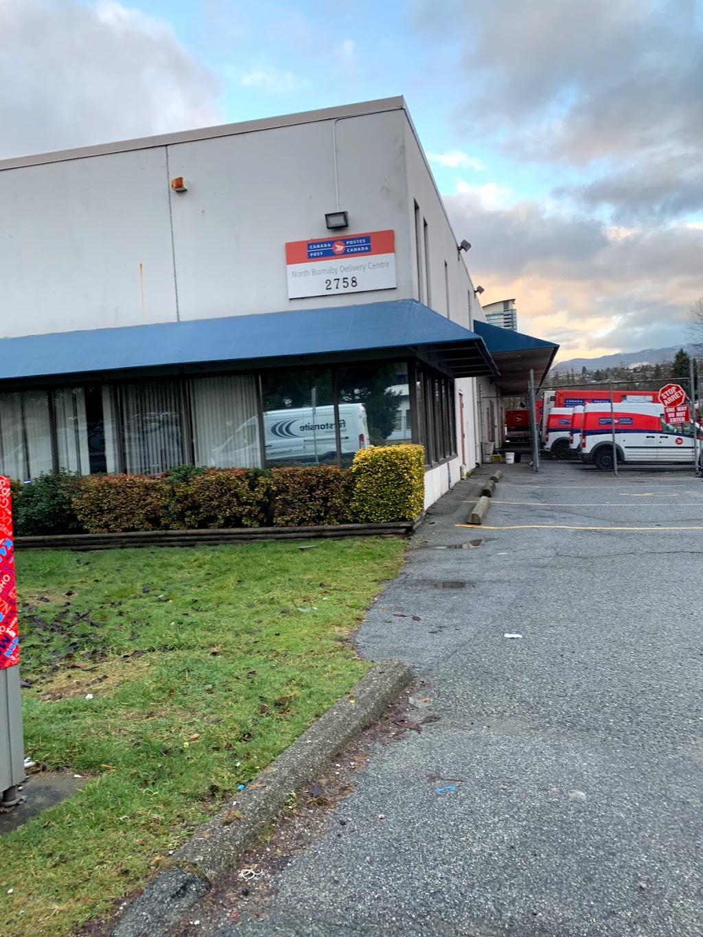 Canada Post North Burnaby Delivery Centre | 2758 Norland Ave, Burnaby, BC V5B 3A6, Canada | Phone: (800) 267-1177