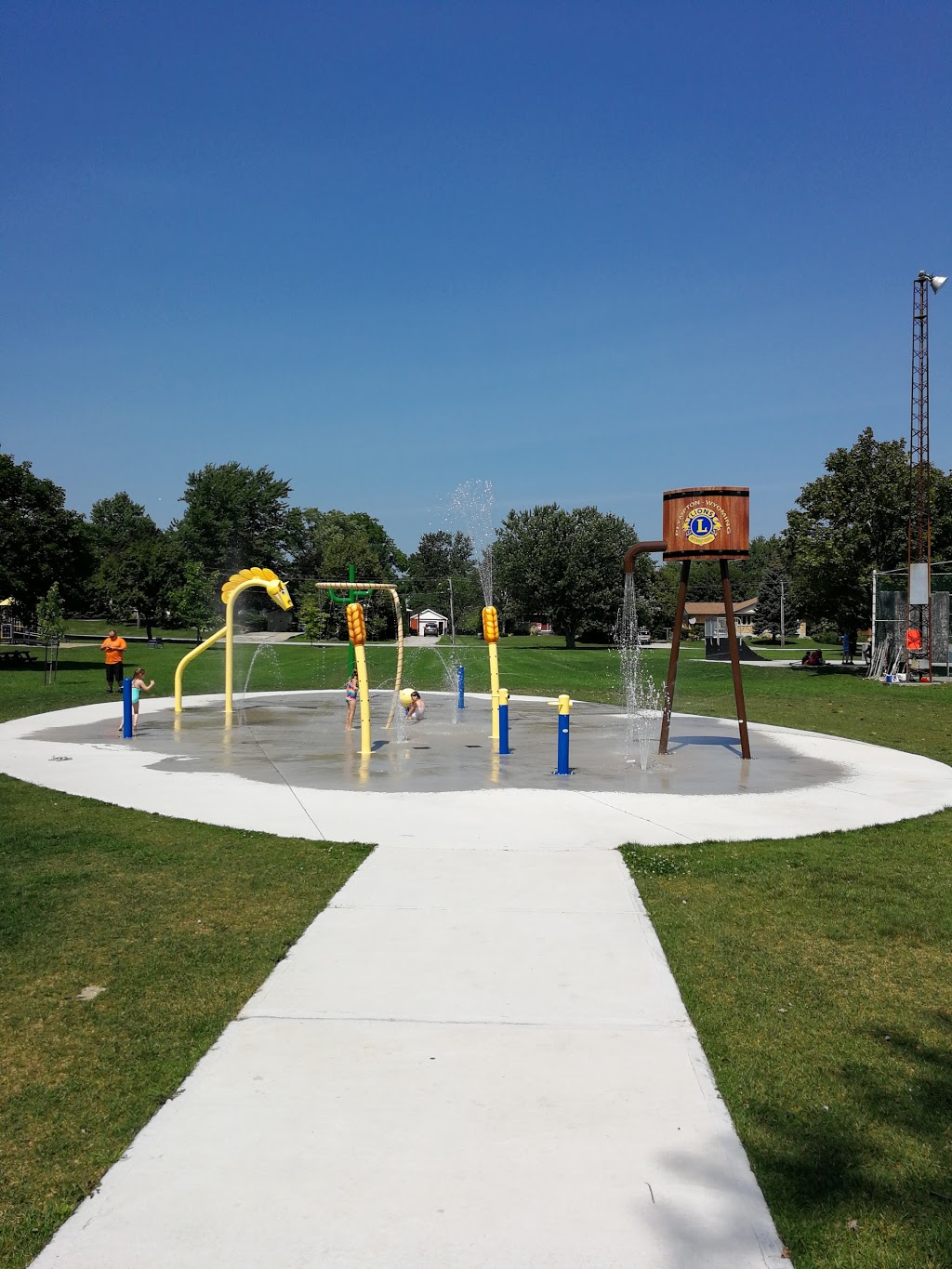 McKay park: Wyoming pool, Splashpad & Recreation | 1T0, 497-519 Ontario St, Wyoming, ON N0N 1T0, Canada