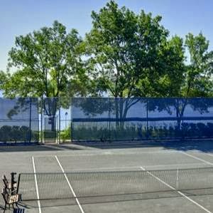 Club de Tennis & Squash Montcalm Inc | 1141 Bd Champlain, Québec, QC G1K 0A2, Canada | Phone: (418) 687-1250