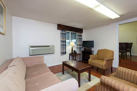 Leelas Villa Inn | 774107 ON-10, Flesherton, ON N0C 1E0, Canada | Phone: (519) 924-3300